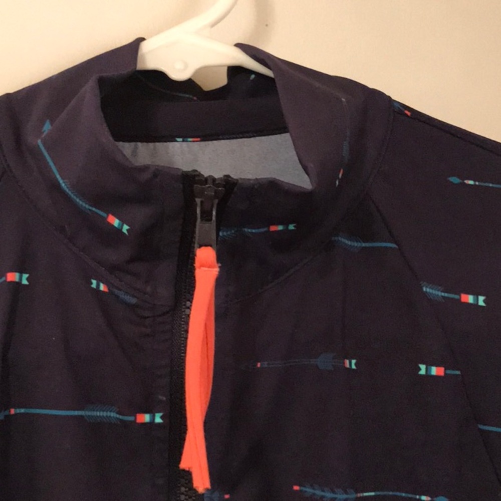 Carve Design Arrow Rash Guard NWOT